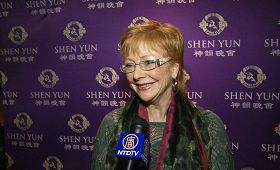 '有三十年歌唱兼传统声乐教学经验的Susan Colacitti赞叹：“神韵歌唱家们的歌声，真是超级一流。”'